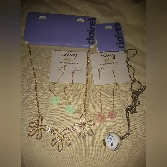 NWTs 4 Pieces of Jewelry, Two Pairs of Earrings, Two Necklaces, Claire's… - Picture 8 of 8